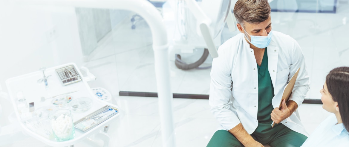 Zubař a jeho pacient.  