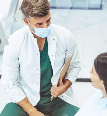 Zubař a jeho pacient.  