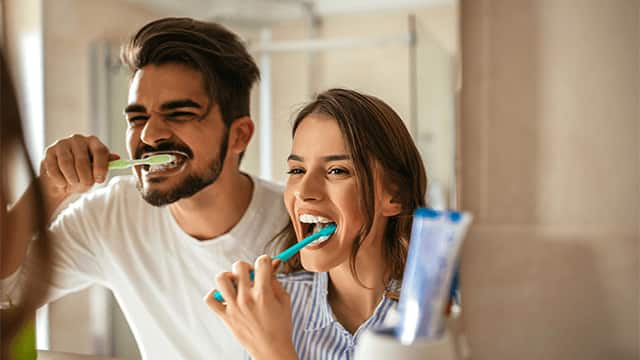 Bělicí zubní pasta: Základy denního bělení